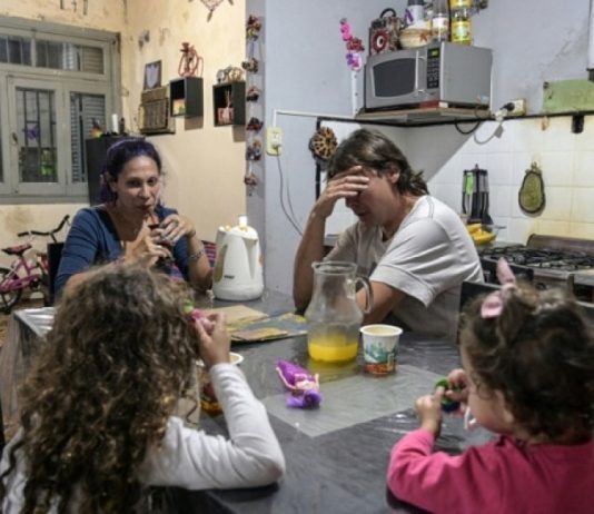 NO ALCANZA PARA LLENAR LA OLLA