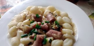 ÑOQUIS CON SALSA DE CREMA Y VERDEO