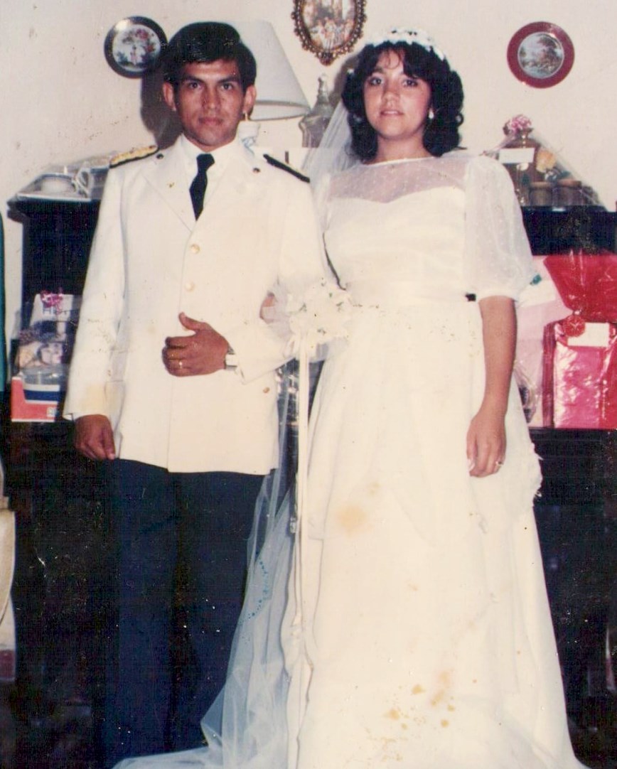 MATRIMONIO. LOS OFICIALES VICENTE CORDEYRO Y TRINIDAD CHÁVEZ SE CASARON EN 1986