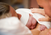 MENOS BEBÉS Y MÁS ARGENTINOS QUE SE VAN