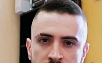 MANEJABA SU AUTO Y MURIÓ POR UNA PEDRADA