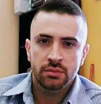 MANEJABA SU AUTO Y MURIÓ POR UNA PEDRADA