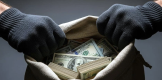 CAMBIO ILEGAL, ROBO DE FORTUNA Y LAVADO DE DINERO