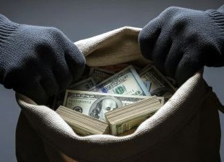 CAMBIO ILEGAL, ROBO DE FORTUNA Y LAVADO DE DINERO