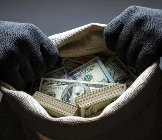 CAMBIO ILEGAL, ROBO DE FORTUNA Y LAVADO DE DINERO