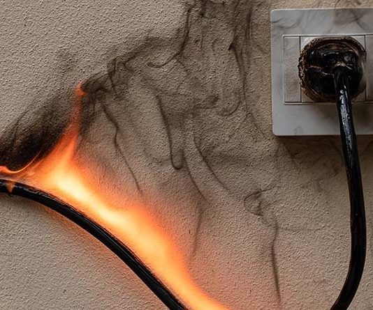 CORTARON LA LUZ Y PROVOCARON UN INCENDIO EN UN CENTRO DE SALUD